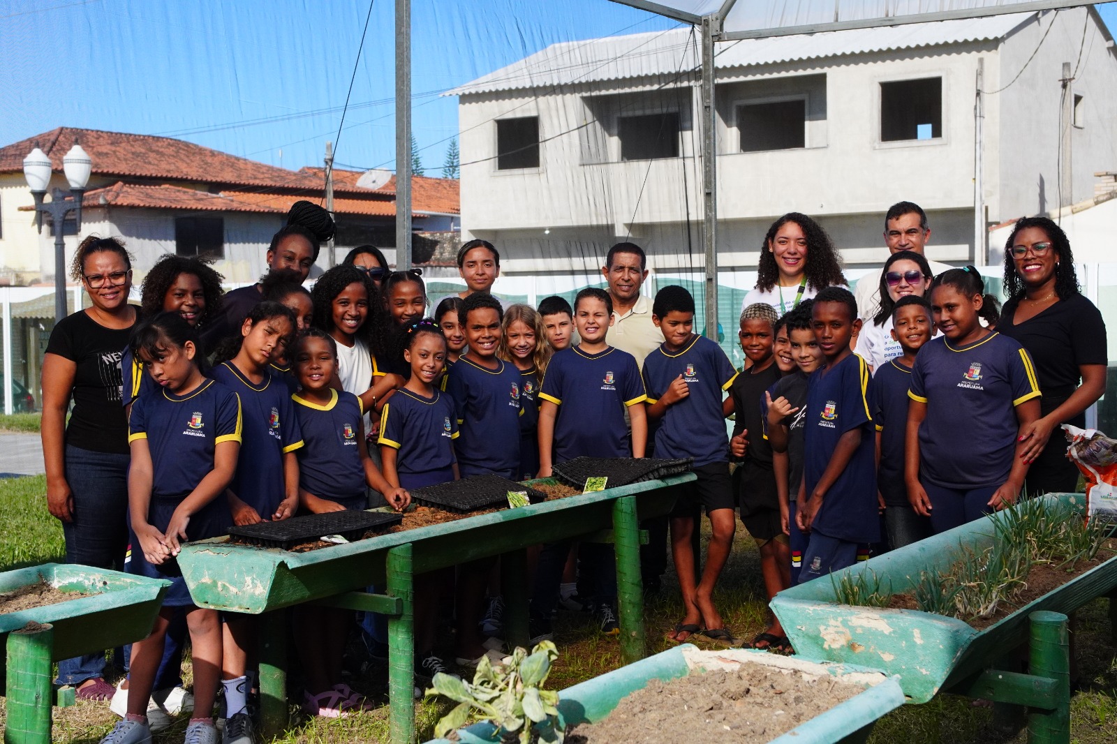 Águas de Juturnaíba realiza plantio e orienta alunos sobre horta em celebração ao Dia Mundial da Água