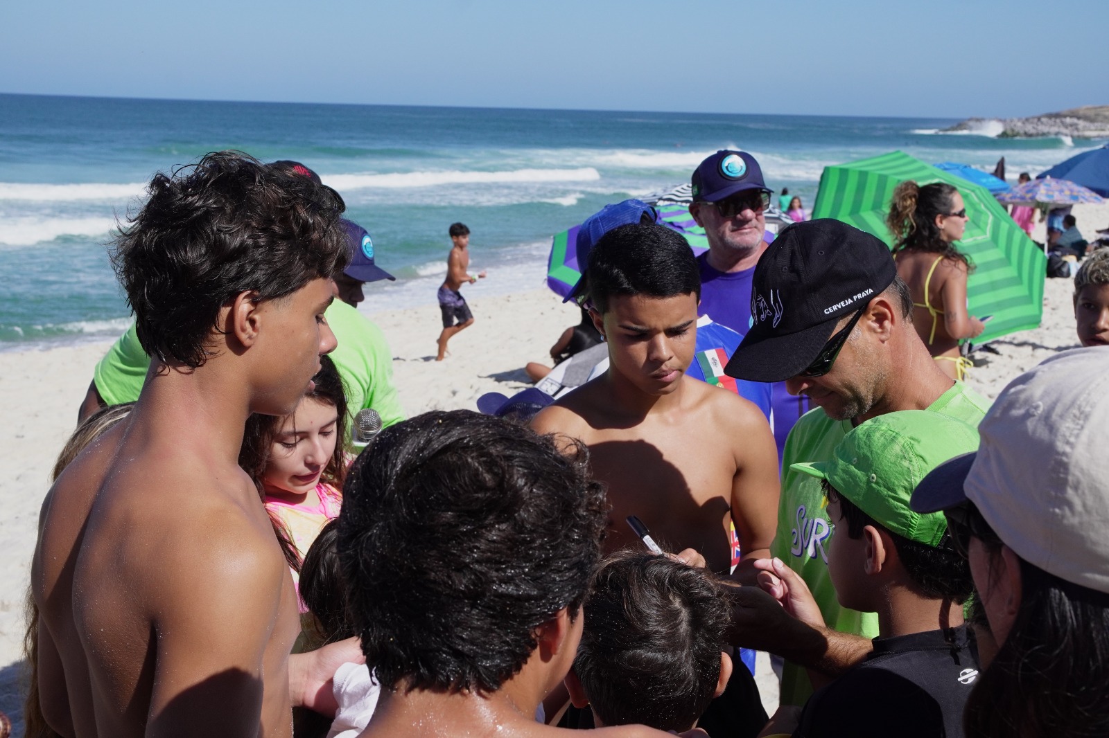 Águas de Juturnaíba garante hidratação no Medininha Surf Day durante a WSL em Saquarema